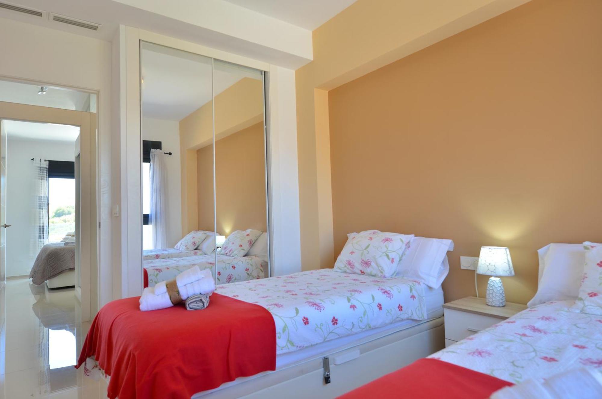 ארנאלס דל סול Beachfront Luxury Apartments By Nras חדר תמונה